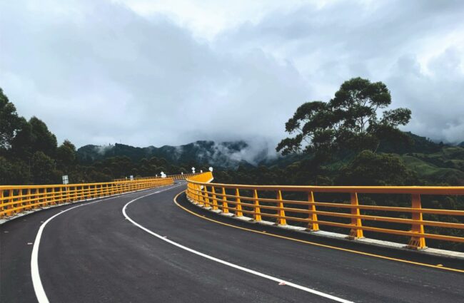 Pretiles de puente instalados y fabricados por Road Steel - Bridge Parapets Installed and Manufactured by Road Steel
